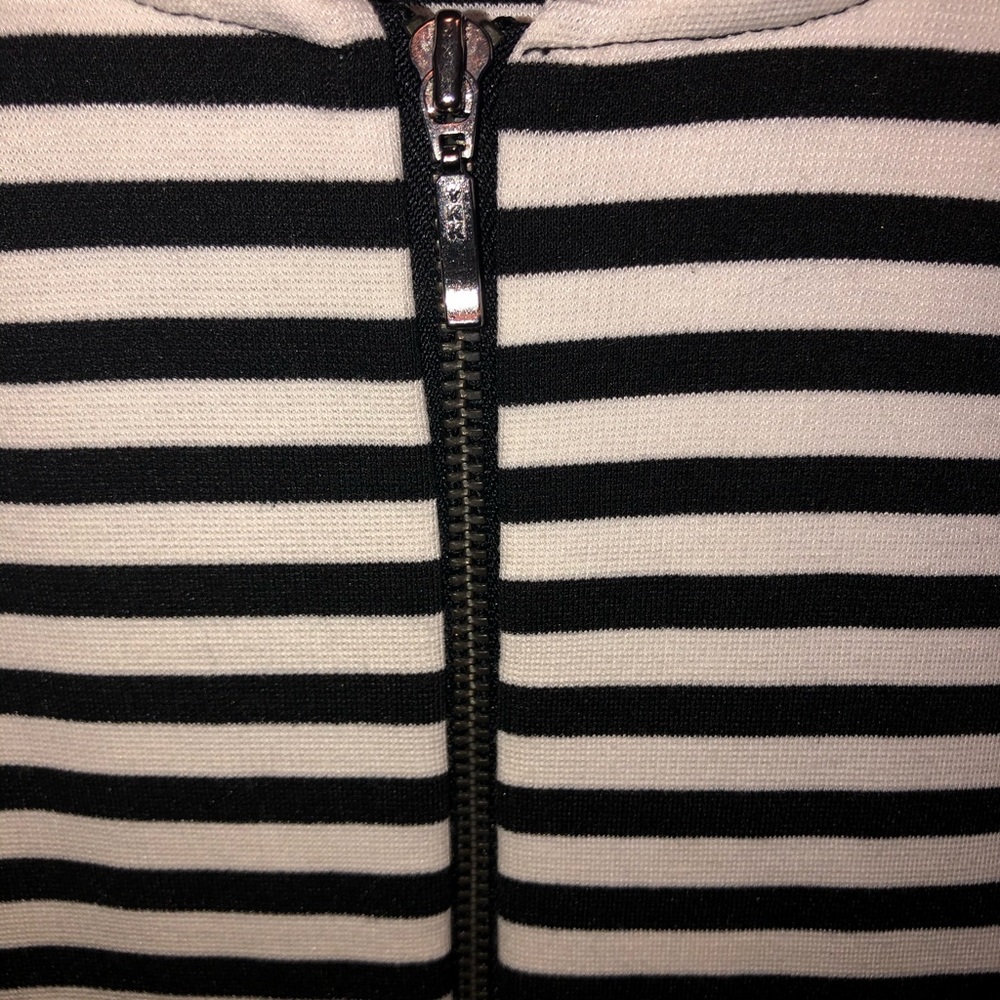 Great striped dress with waist detailing - Picture 4 of 15